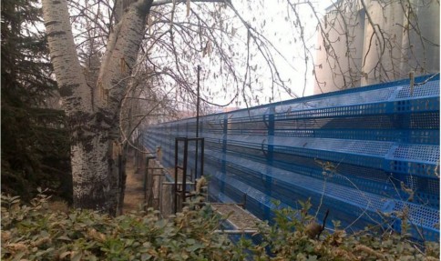 防風(fēng)網(wǎng)安裝.jpg 防風(fēng)網(wǎng)安裝.jpg