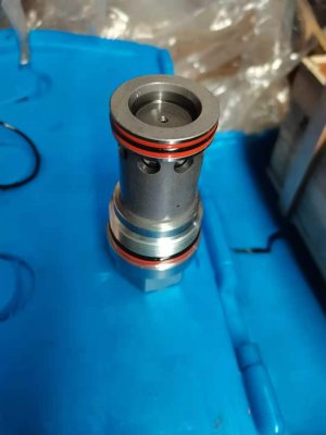 單向閥裝置解決液壓機操作中受到的壓力干擾